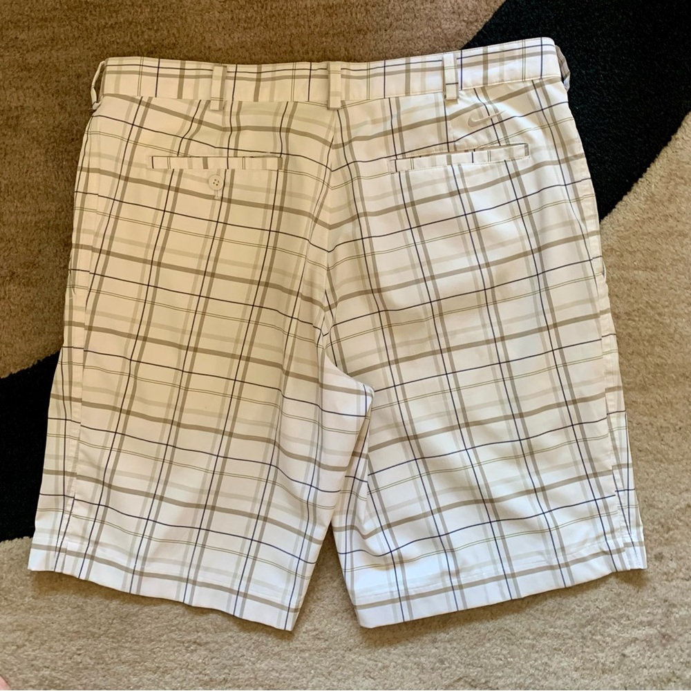 LN Nike Men's White, Taupe and Black Plaid Shorts. 2 Side Pockets & 2 flat back - Picture 2 of 6